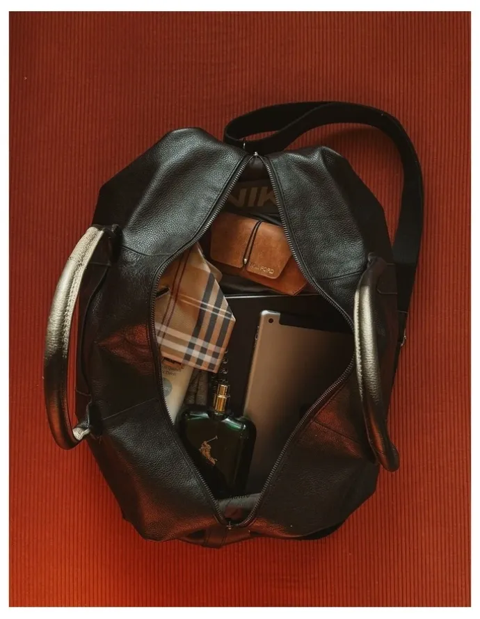 Aquila Montoro Leather Weekender Bag in Black