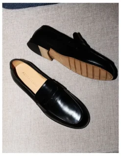 Aquila Raynor Loafers in Black