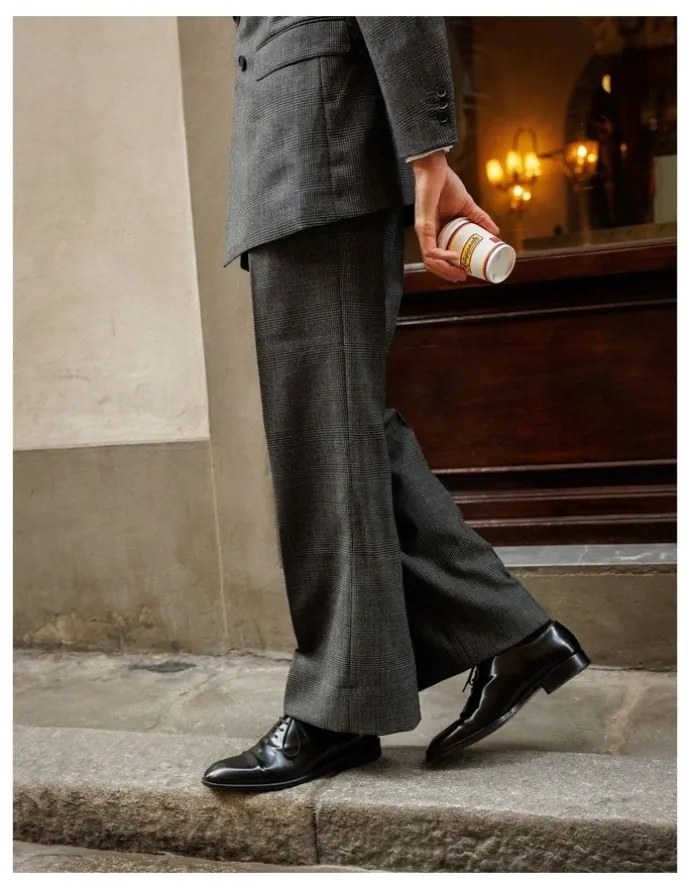 Aquila Stark Dress Shoes in Patent Black