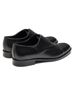 Aquila Stark Dress Shoes in Black