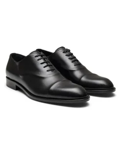 Aquila Stark Dress Shoes in Black