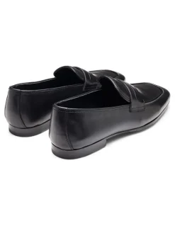 Aquila Vincent Loafers in Black