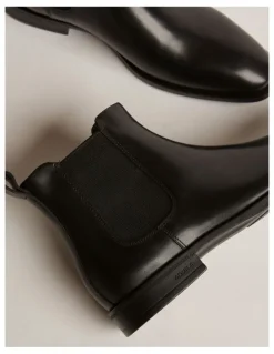 Aquila Callaway Chelsea Boots in Black