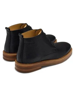 Aquila Dakar Leather Chukka Boots in Black