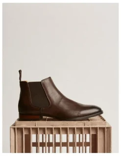 Aquila Dakota Leather Chelsea Boots in Brown