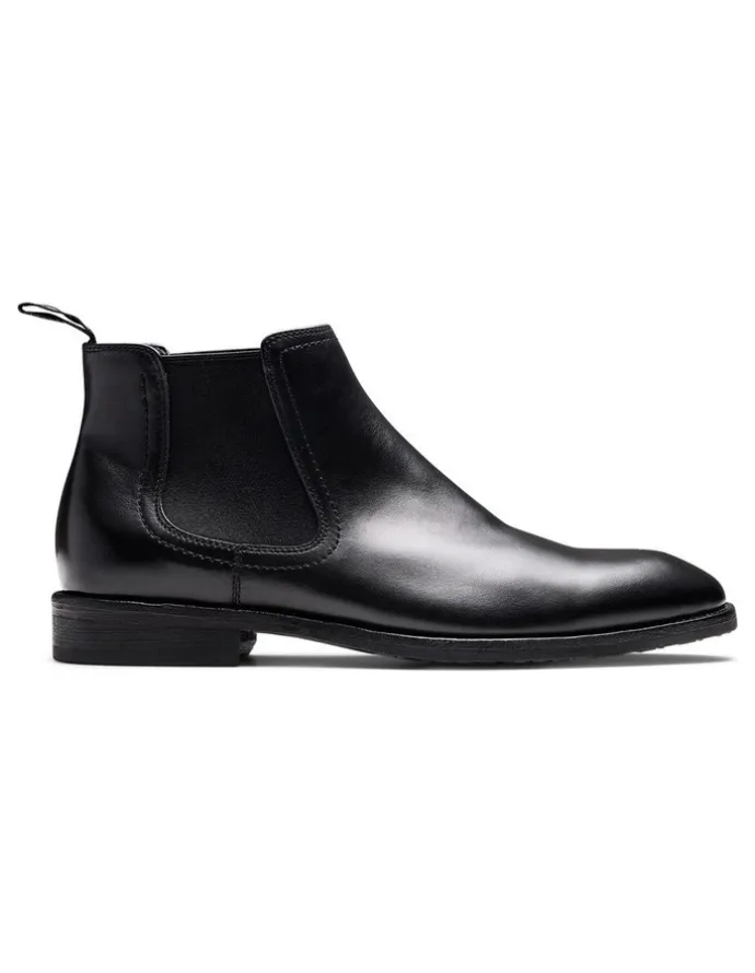Aquila Fogerty Chelsea Boots in Black