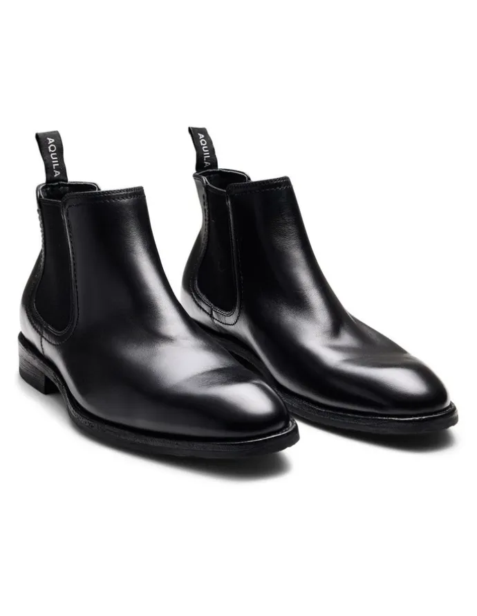 Aquila Fogerty Chelsea Boots in Black