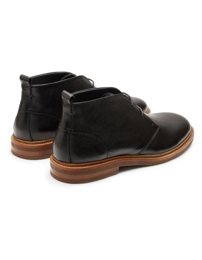 Aquila Ollie Leather Chukka Boots in Black