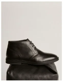 Aquila Warner Chukka Boots in Black