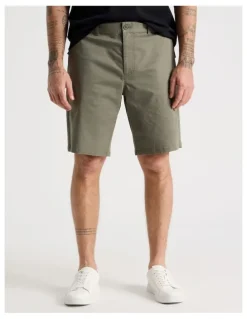Basque Chino Shorts in Olive