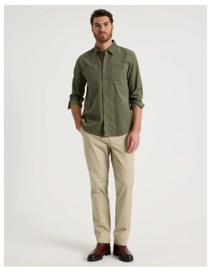 Basque Corduroy Shirt in Olive