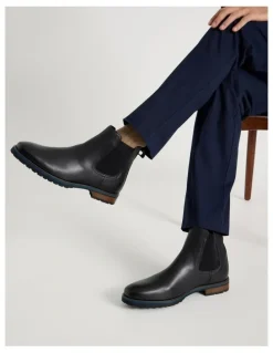 Basque Harvey Leather Chelsea Boot in Black