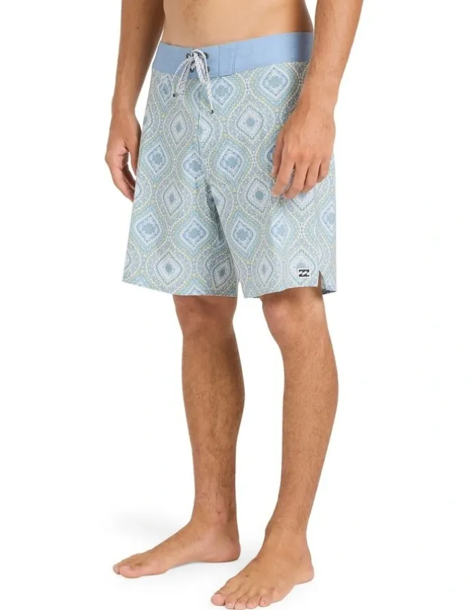 BILLABONG Good Times Pro Performance 17.5 Boardshorts in Fog Gray