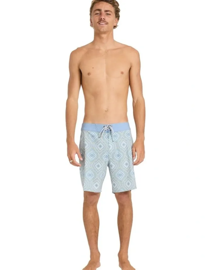 BILLABONG Good Times Pro Performance 17.5 Boardshorts in Fog Gray