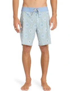 BILLABONG Good Times Pro Performance 17.5 Boardshorts in Fog Gray