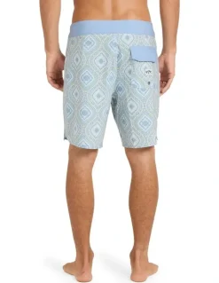 BILLABONG Good Times Pro Performance 17.5 Boardshorts in Fog Gray