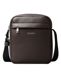 Calvin Klein Raised Reporter Bag in Delicioso