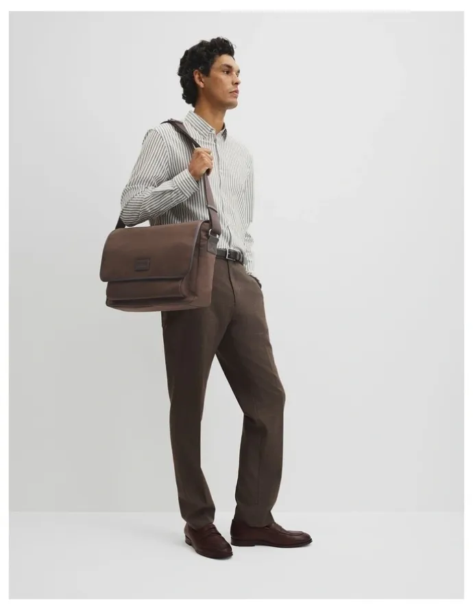 Country Road Hudson Messenger in Bark