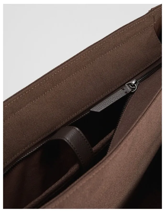 Country Road Hudson Messenger in Bark