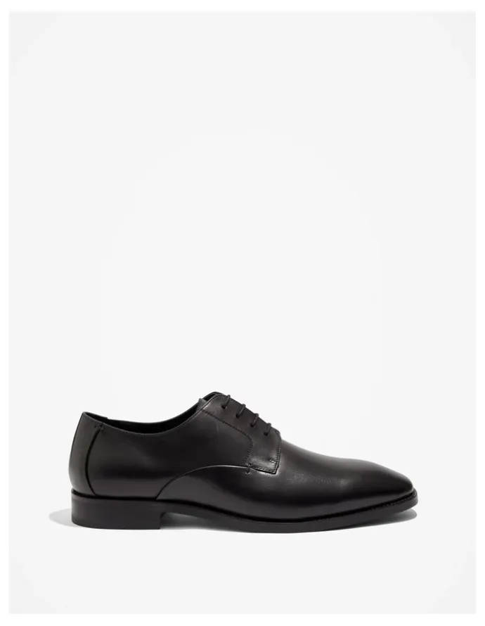Country Road Travel Derby in Black