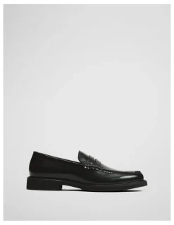 Country Road Wyatt Loafer in Black