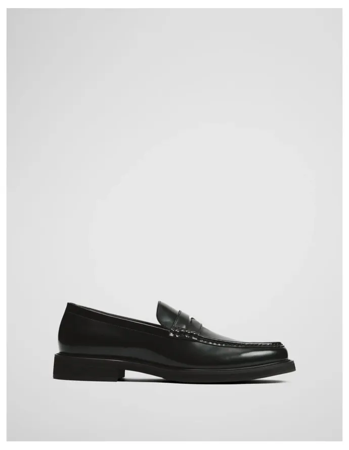 Country Road Wyatt Loafer in Black