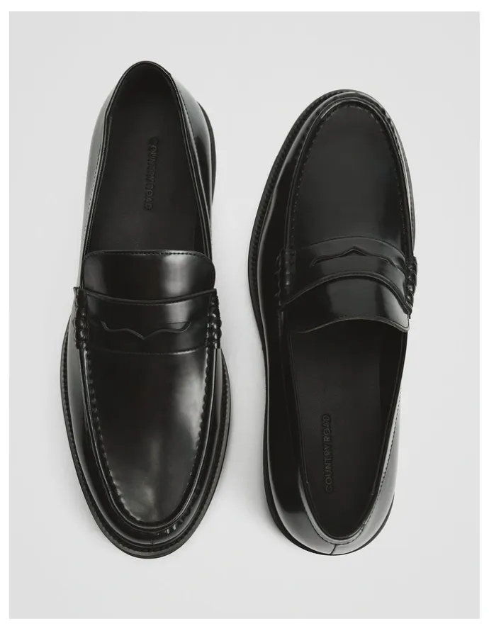 Country Road Wyatt Loafer in Black