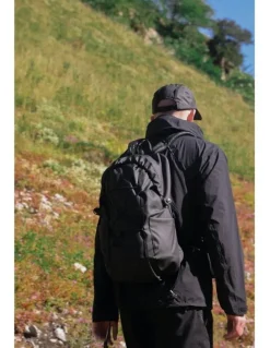 Elliker Kiln Hooded Zip Top Backpack 22L in Black