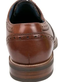 Florsheim Arcus Wingtip Dress Shoe in Tan