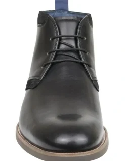 Florsheim Cumulus Plain Toe Chukka Boots in Black
