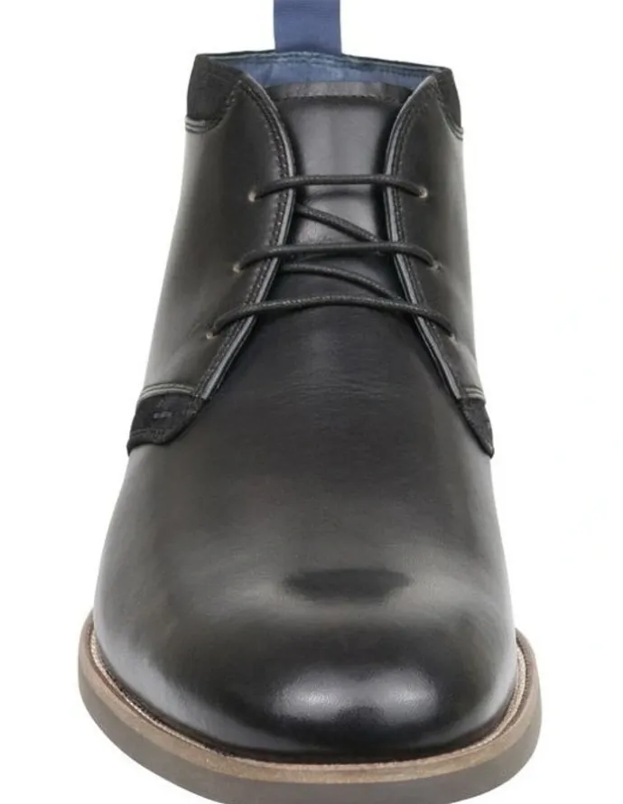 Florsheim Cumulus Plain Toe Chukka Boots in Black