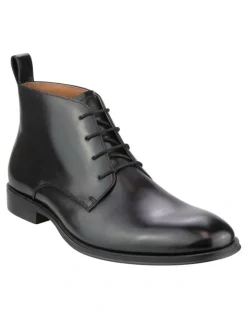 Florsheim Sentinel Plain Toe Chukka Boot in Black