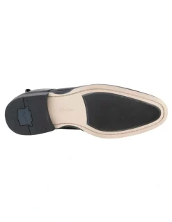 Florsheim Sentinel Plain Toe Chukka Boot in Black