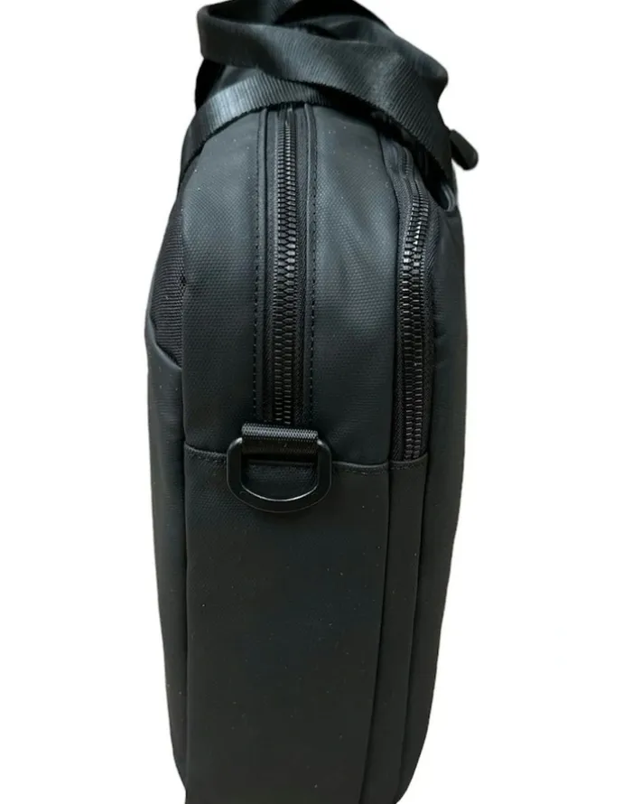 Futura 15 Laptop Computer Bag With Usb Port in Black