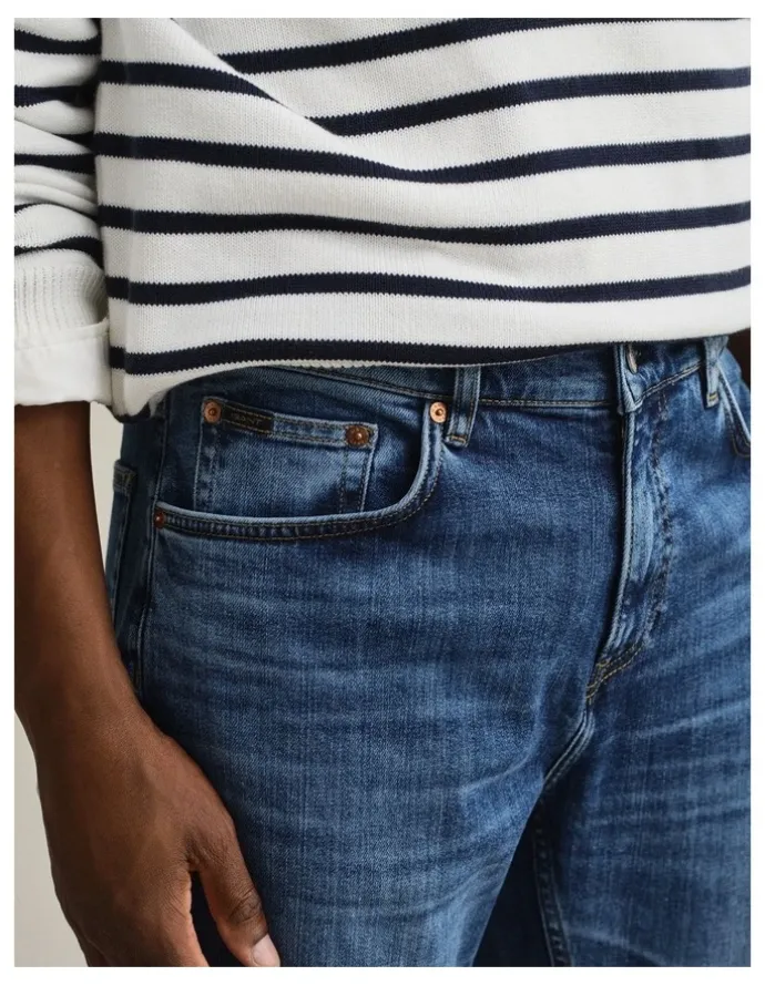Gant Regular Fit Jeans in Mid Blue Broken In