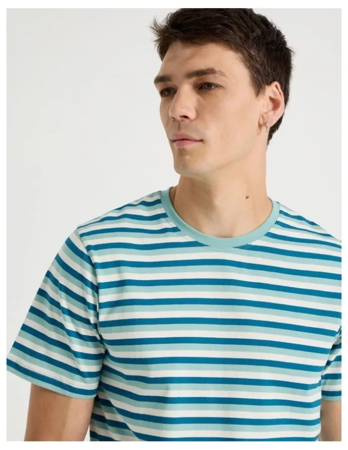 Grab Crew Neck Stripe T-Shirt in Dusty Blue