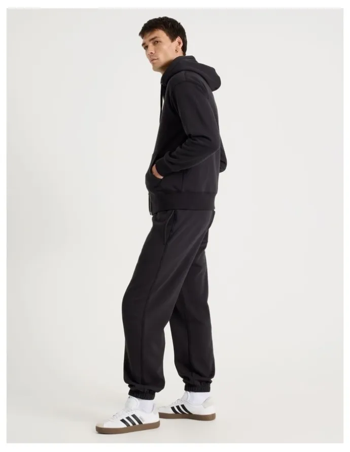 Grab Relaxed Trackpant in Black