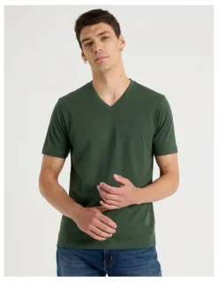 Grab V-Neck T-Shirt in Dark Green