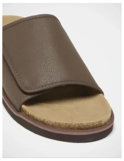 Grosby Michelangelo Slide in Oak