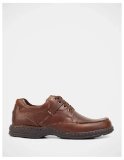 Hush Puppies Randall II Shoes in Brown