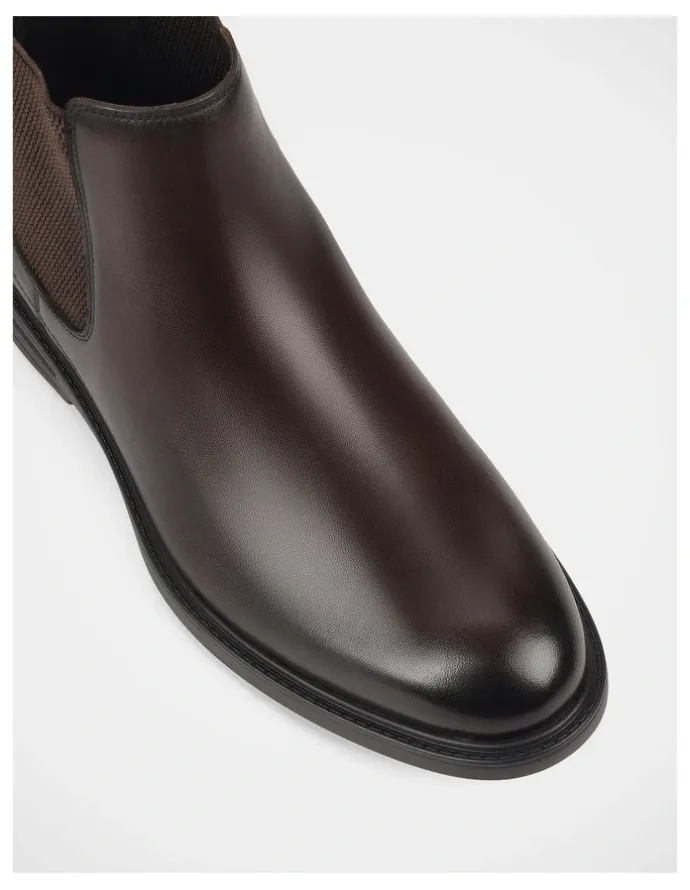 Hush Puppies Upheld Boots in Brown
