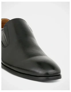 JM Thirty 3 Finland Shoes in Black