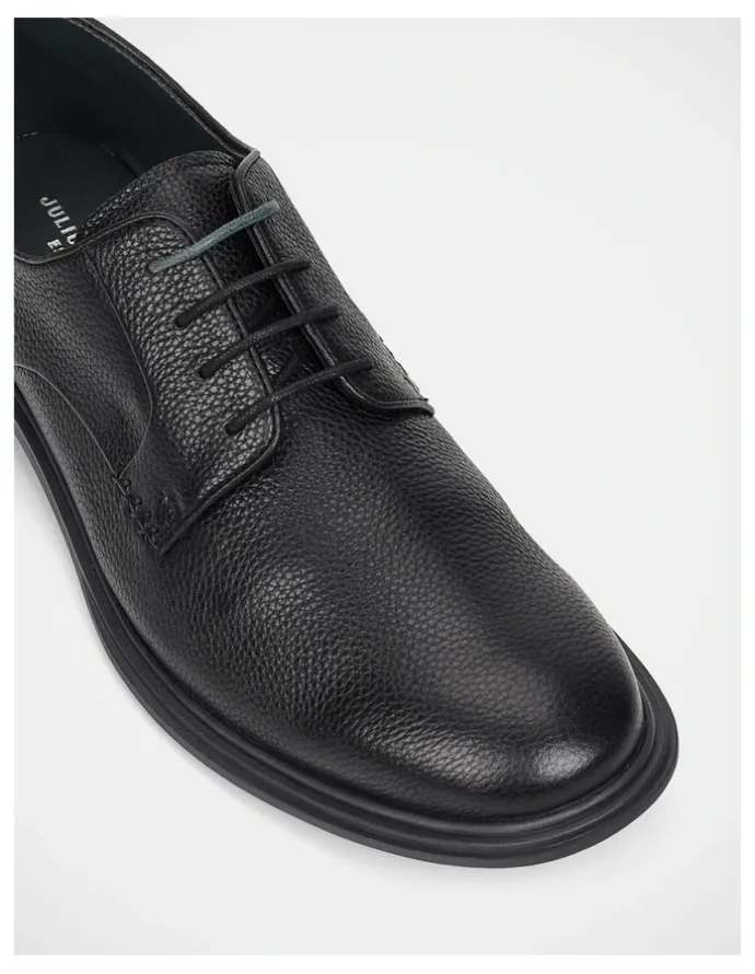 Julius Marlow Bold Shoes in Black