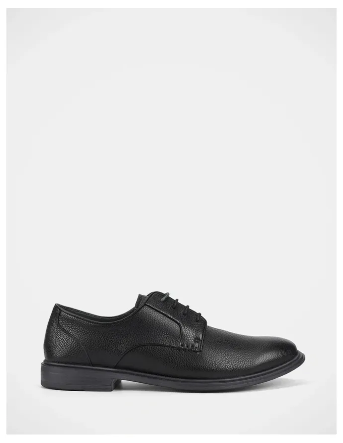 Julius Marlow Bold Shoes in Black