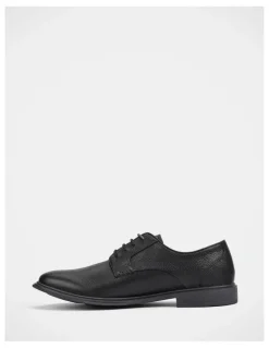 Julius Marlow Bold Shoes in Black