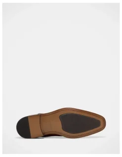 Julius Marlow Joust Dress Shoe in Dark Tan