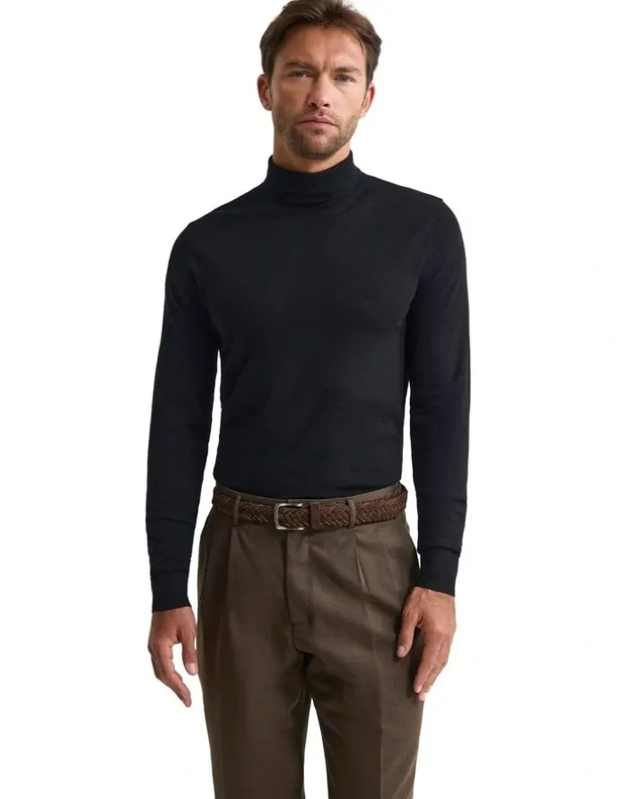 Oxford Aaron Turtle Neck Merino Pullover in Black