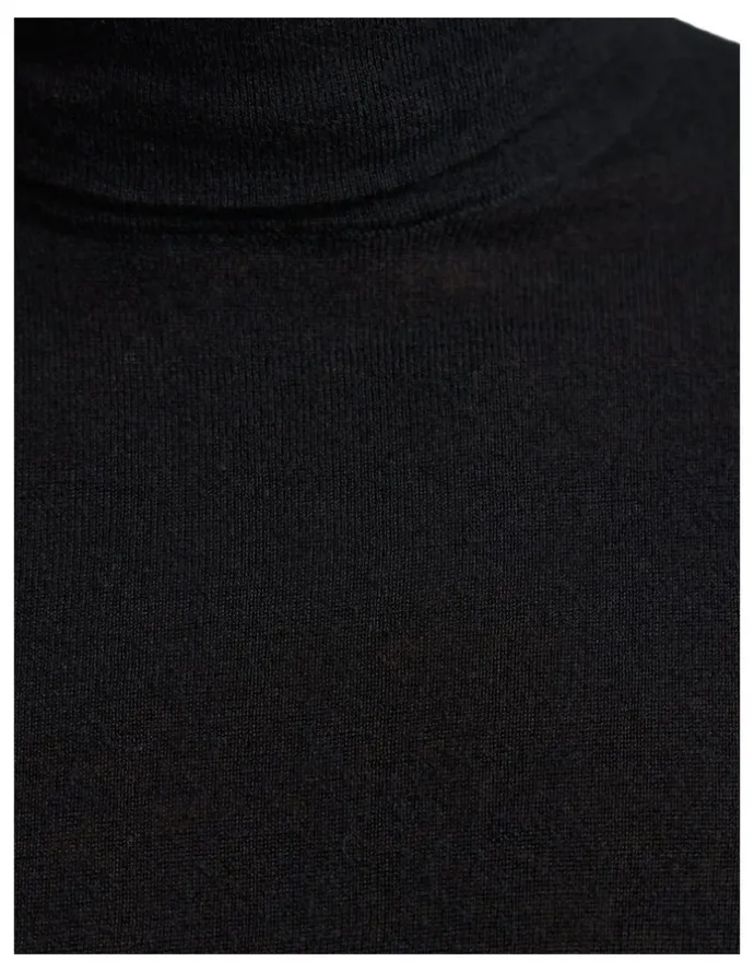 Oxford Aaron Turtle Neck Merino Pullover in Black