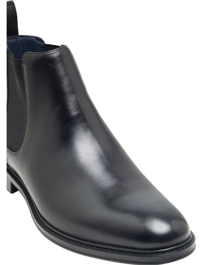 Oxford Cooper Chelsea Boot in Black