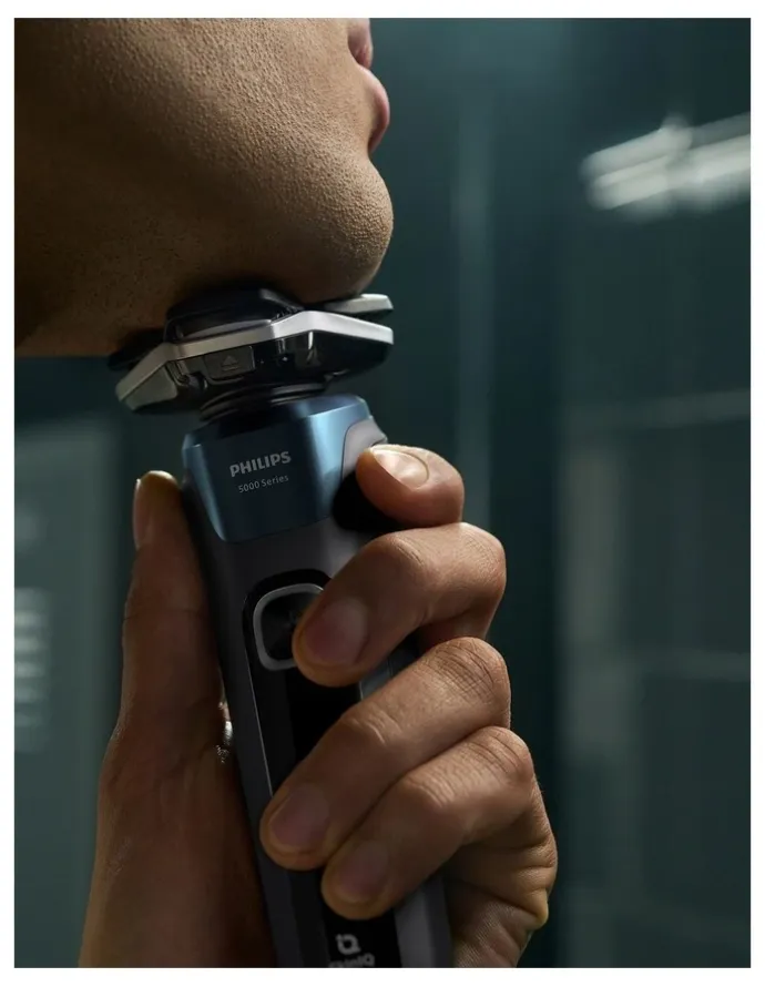 Philips Series 7000 SkinIQ S7886/50 Shaver in Ink Black